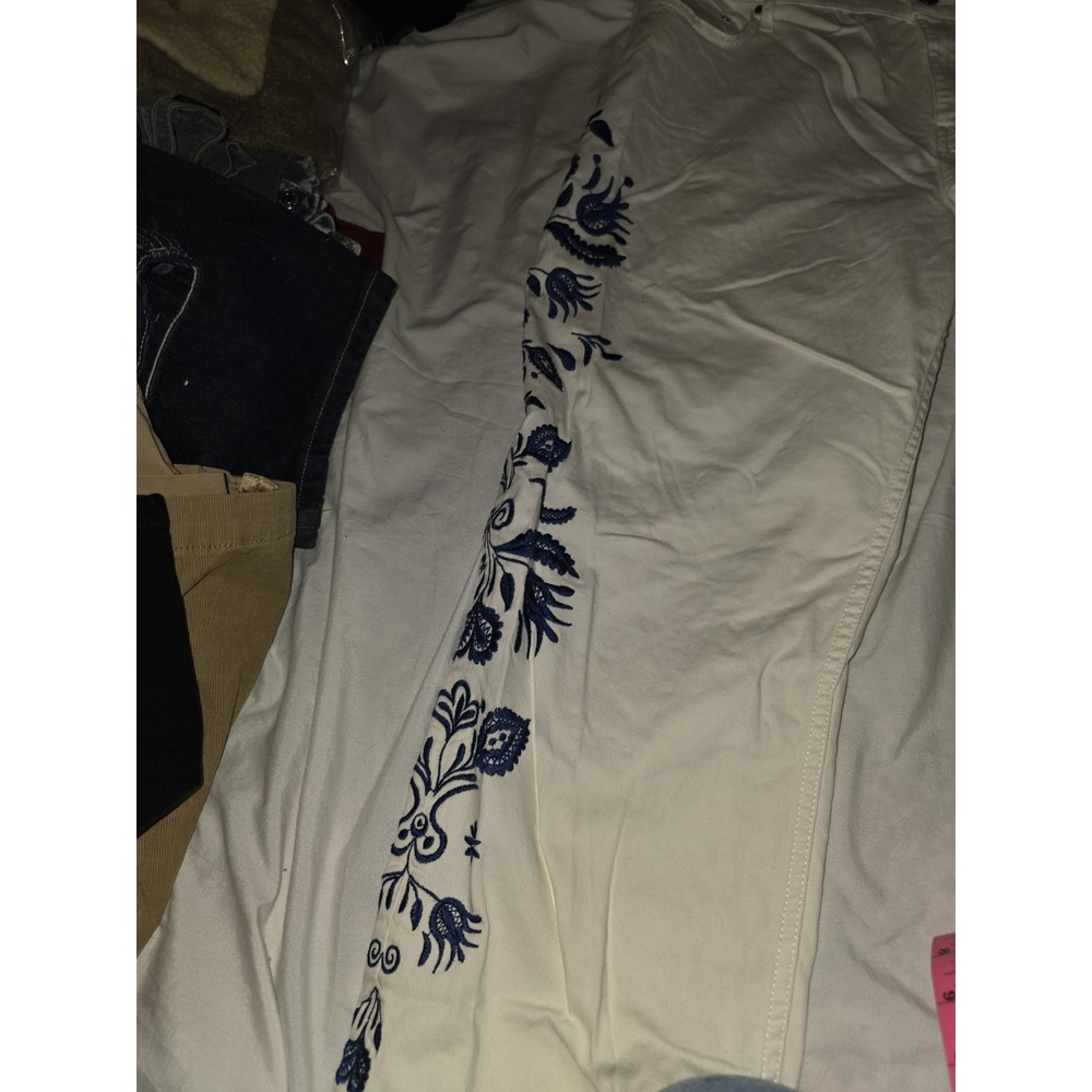 Boden Denim Girlfriend Pantswhite With Black Embroidery Down‎ Side Of Each... - Picture 3 of 6